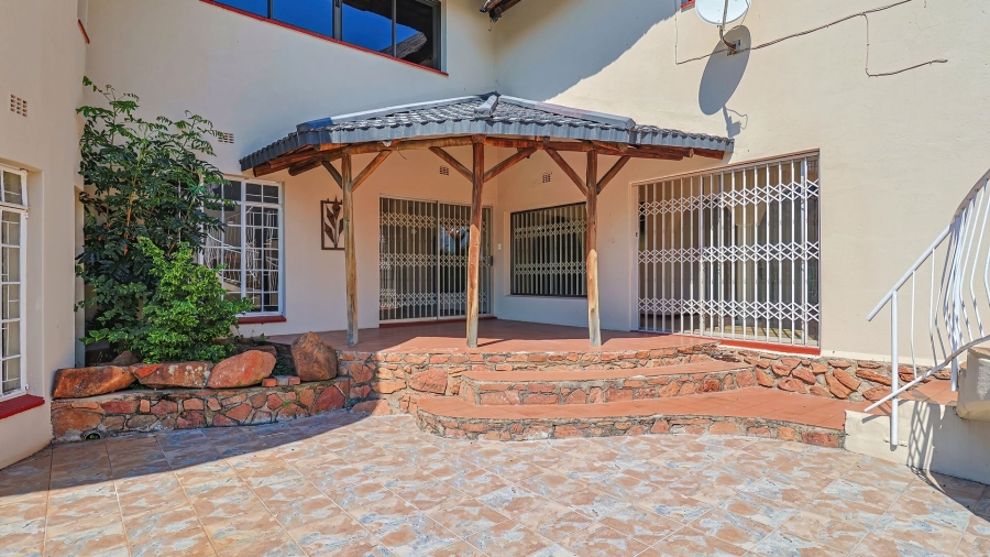 5 Bedroom Property for Sale in Protea Park North West